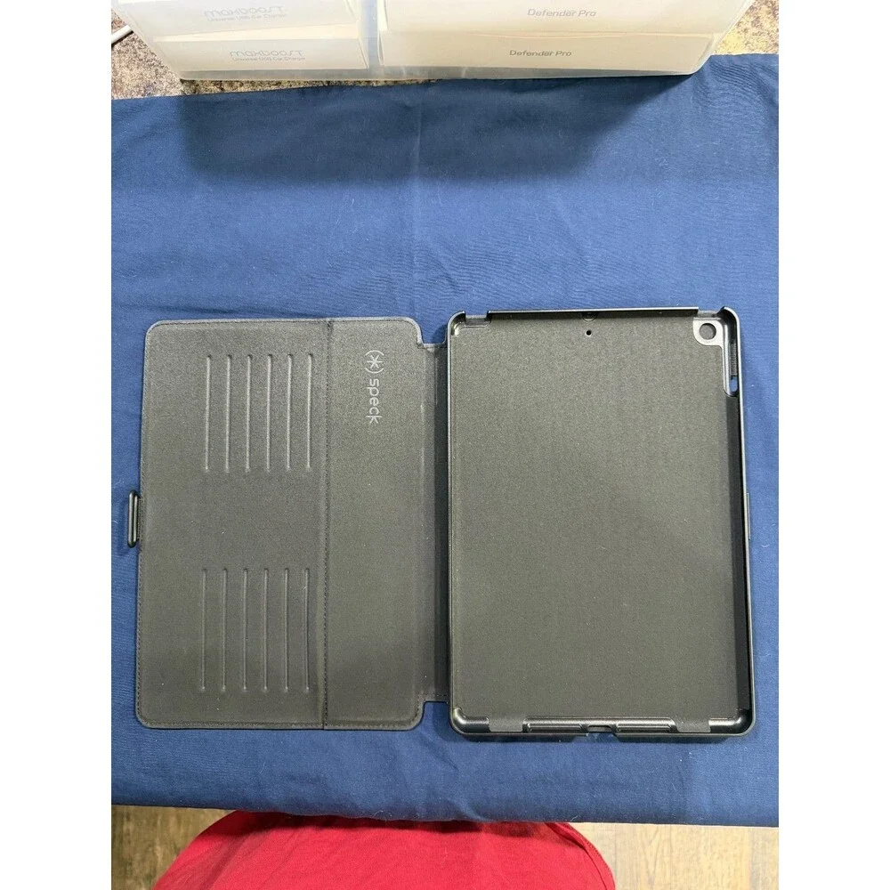 Speck iPad Case for iPad 2019 10.2 NEW IN BOX